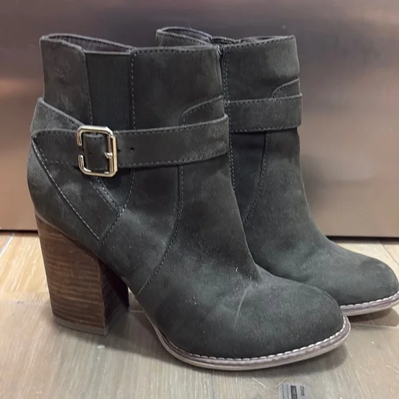 Aldo Stylish Women's Ankle Boots - Picture 2 of 6